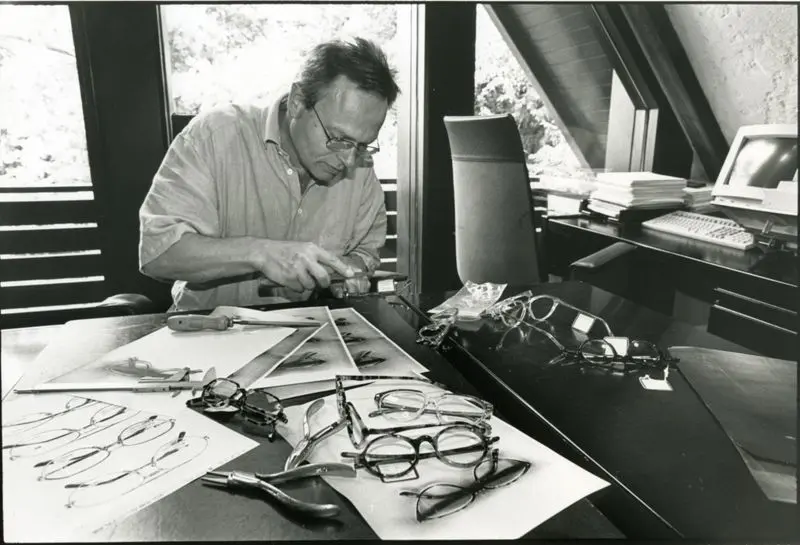 Günther Fielmann draws frames. Source: Fielmann Group