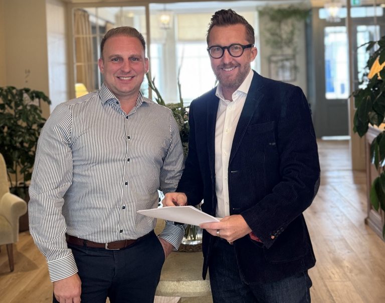 Deepcove Optical and Optiswiss sign distribution agreement